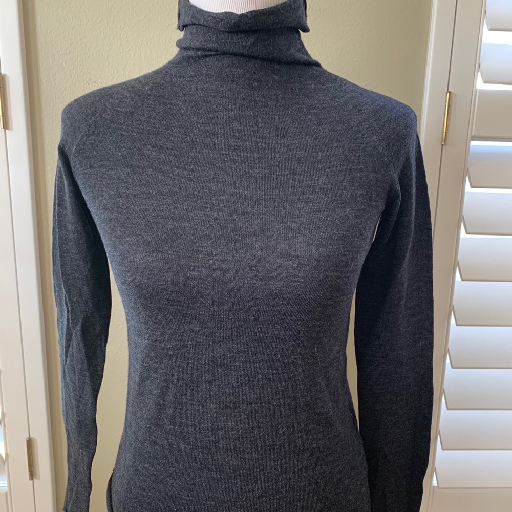 DKNY 100% wool rolled neck mock tight sweater S